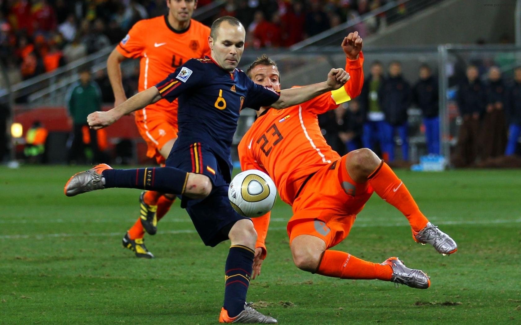 andres-iniesta-rafael-van-der-vaart-spain-holland-football-sports-world-cup-2010